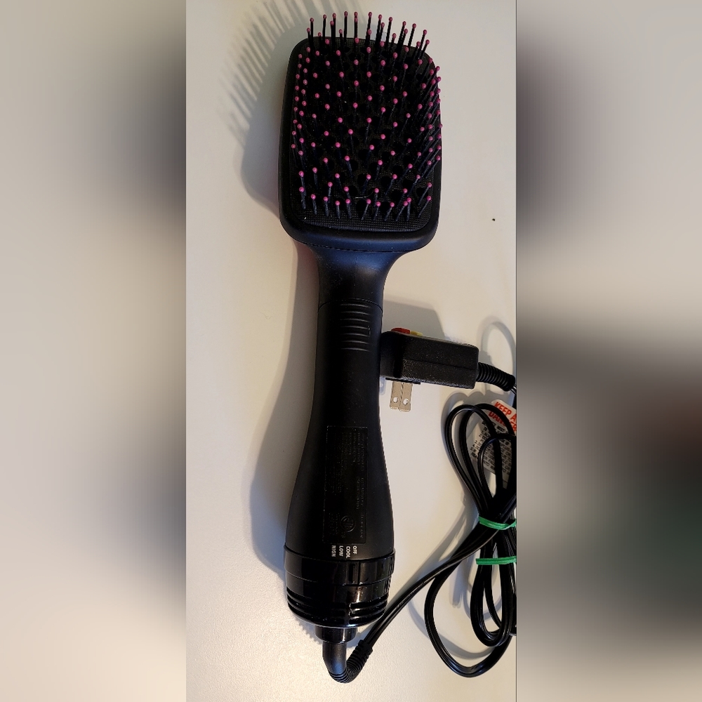 Revlon One-Step Hair Dryer and Styler | Detangle, Dry, and Smooth Hair, (Black)